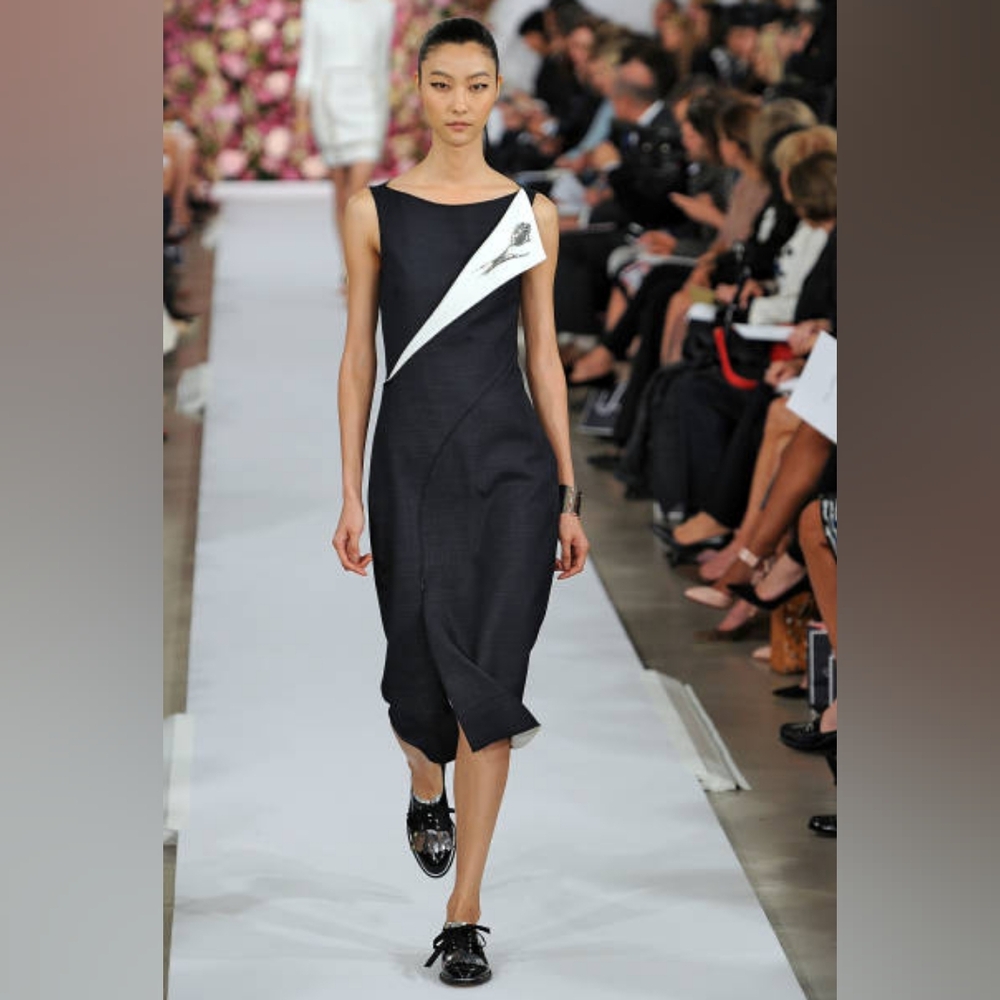 ●$3,000 OSCAR DE LA RENTA BLACK WHITE SILK WOOL RUNWAY DRESS US 6 - Picture 7 of 13
